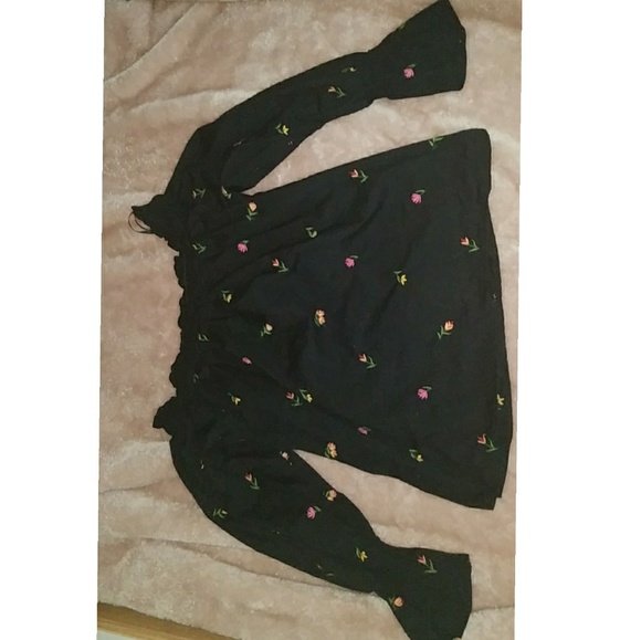 Charming Charlie's (off the shoulder) Top - Picture 1 of 2